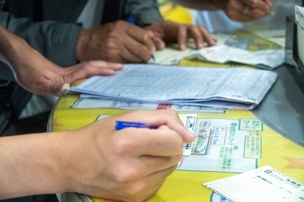 競馬予想する人